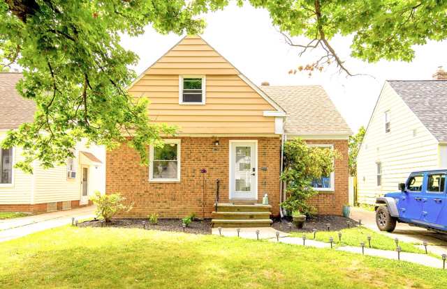 Bayard Luxe Hot Tub Escape