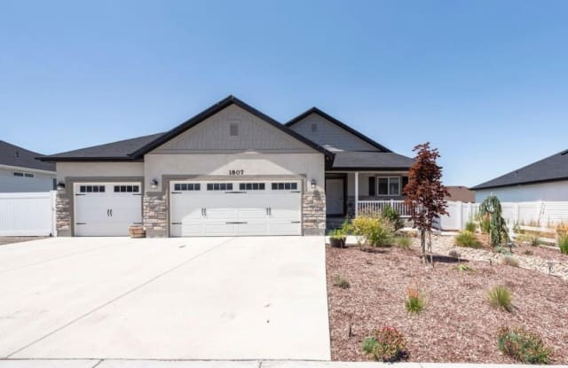 1807 370 East - 1807 370 East, Tooele, UT 84074