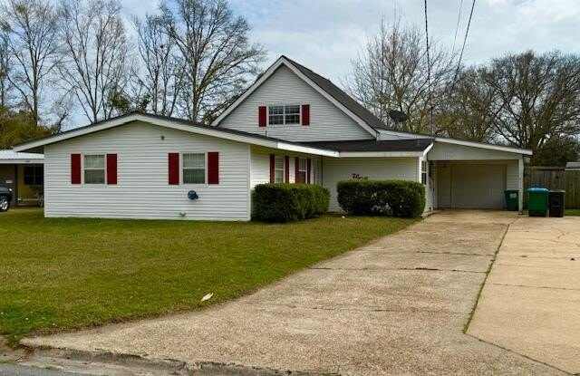 2606 Pinewood Avenue