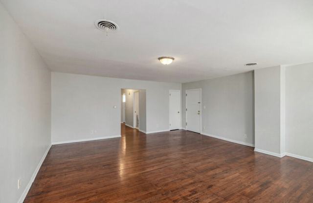 Photo of 2426 1/2 S 16th St