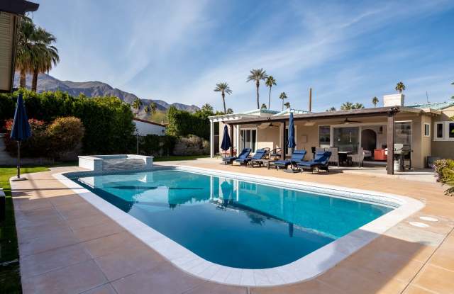 Movie Colony Oasis - Peaceful, Walk to Downtown (Monthly Only - No Long Term)