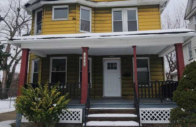 Charming 3-Bedroom Property in Prime Location (Section 8 Vouchers Accepted)