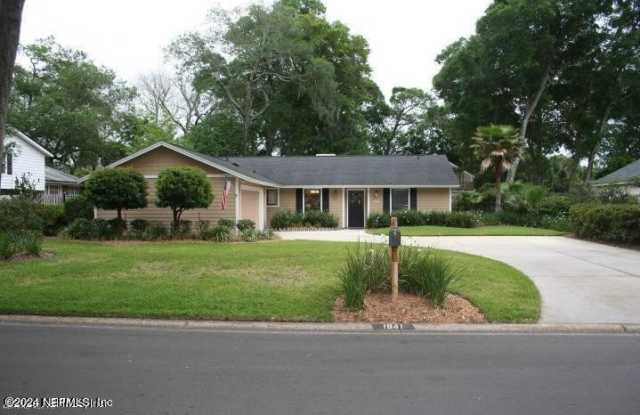 1841 TWELVE OAKS Lane