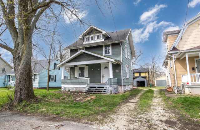 1815 Roosevelt Avenue Northeast