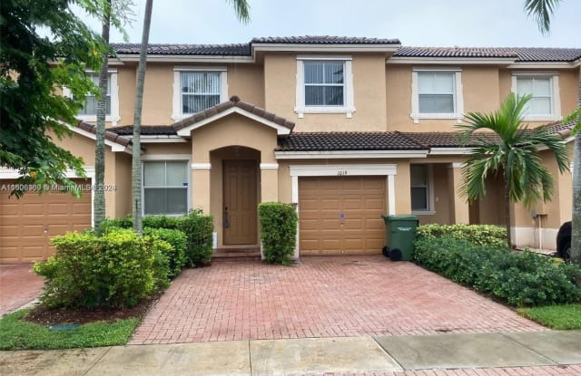 1019 NE 41st Pl - 1019 Northeast 41st Place, Homestead, FL 33033