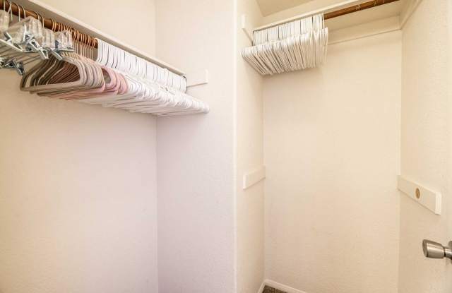 Cute 2 Bedroom Condo FOR RENT!