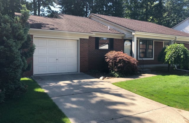 28006 Thorntree Lane - 28006 Thorntree Ln, Macomb County, MI 48045