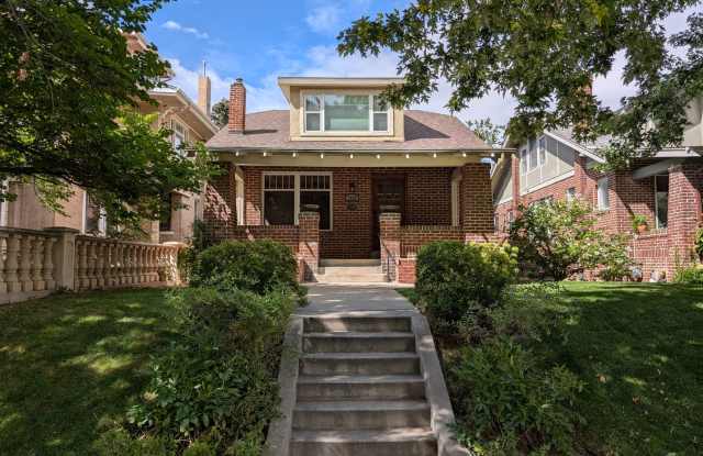 Beautiful 3 Bedroom House right across from City Park