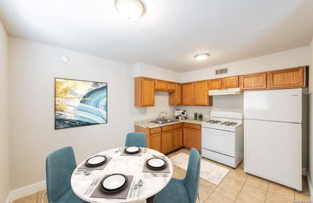 2500 AVENUE E unit: 1B