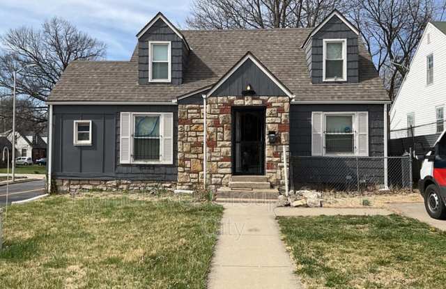 7446 Flora Ave - 7446 Flora Avenue, Kansas City, MO 64131