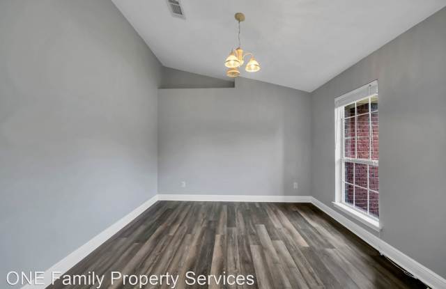 306 Grey Fox Cir
