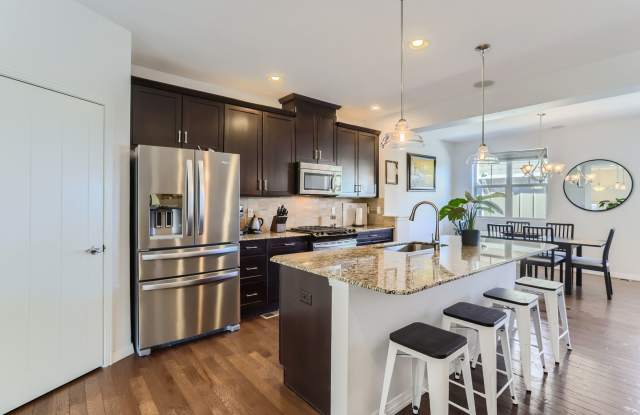 Photo of Spacious 2BDR Modern Townhome in Louisville