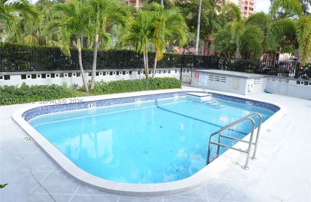 35 Edgewater Dr