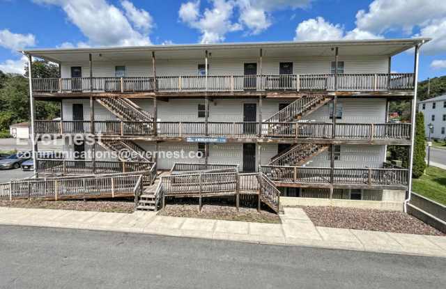 8 Bob Cat Court