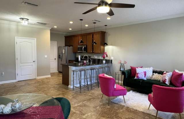 528 SHERWOOD OAKS Drive