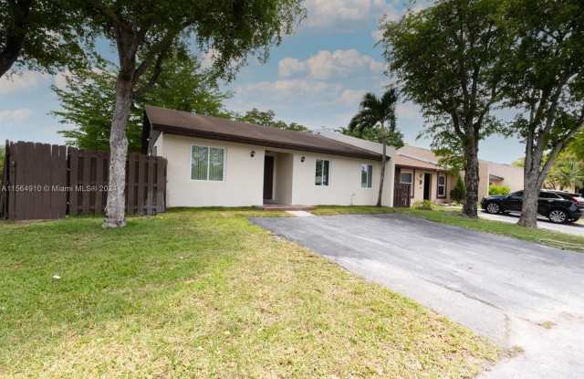 11701 SW 122nd Ct - 11701 Southwest 122nd Court, The Crossings, FL 33186