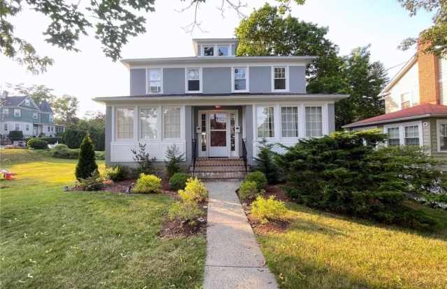 306 Soundview Avenue