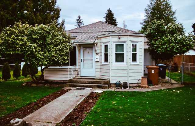 Check out this gorgeous 2 bed/1 bath home located in the heart of Tacoma