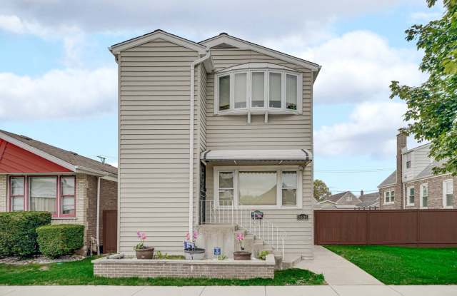 5535 S Kildare Avenue unit: 1