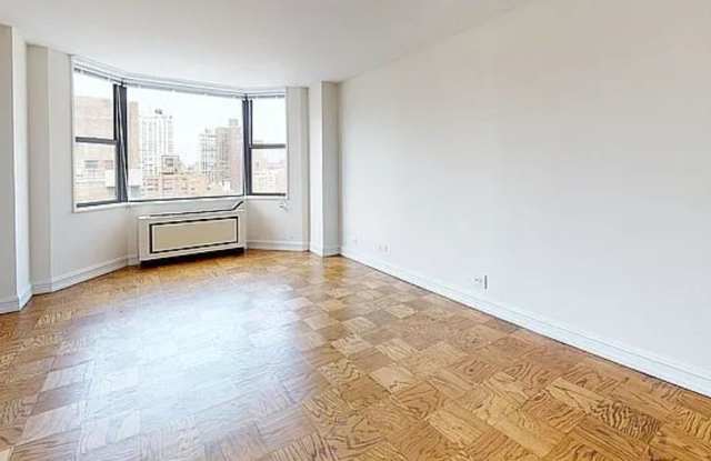 Photo of 405 E 71st St