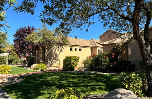 Coral Canyon on Golf Course with POOL- FURNISHED  UNFURISNHED OPTION