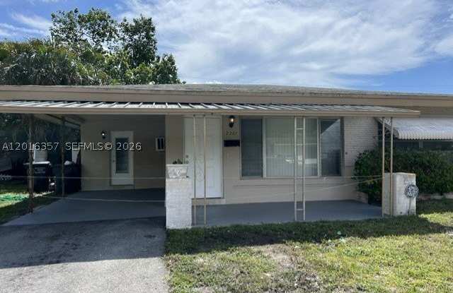 2201 N 57th Ave