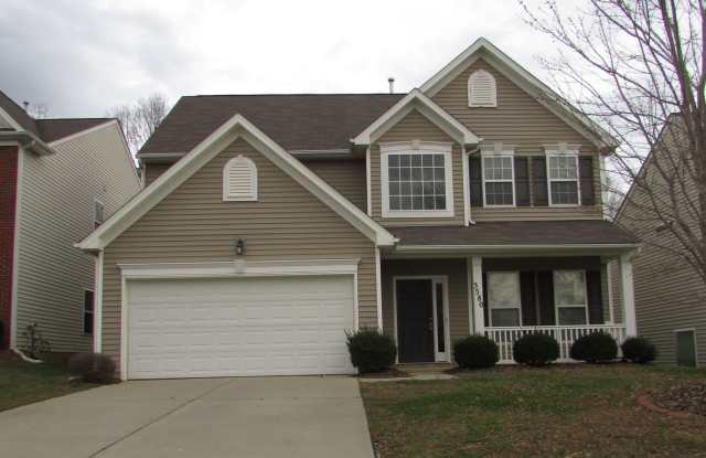 Large Home With Double Car Garage in Catawba Hills