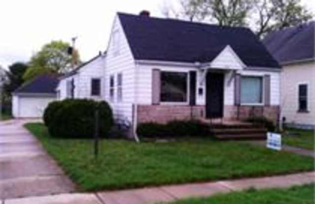724 Reddick St