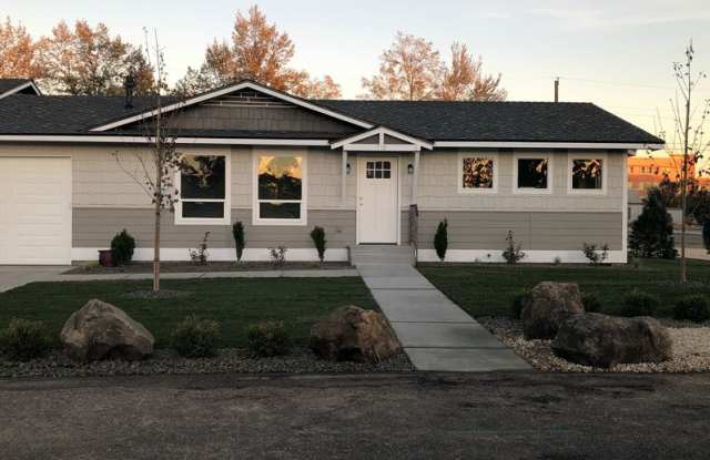 710 NW 2nd St Meridian, Idaho - 710 NW 2nd St, Meridian, ID 83642