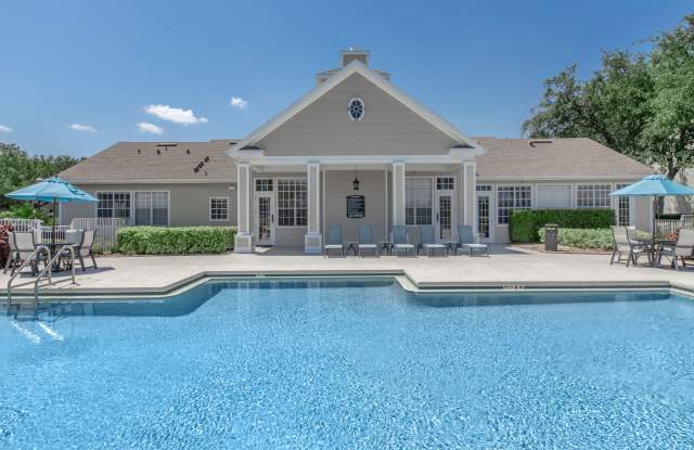 Lake House Apartments