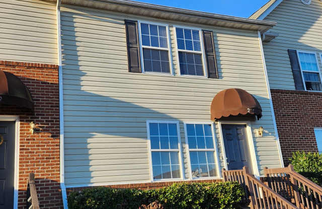 For Rent: Harrisonburg 3 BR, 2.5 Bath Townhouse