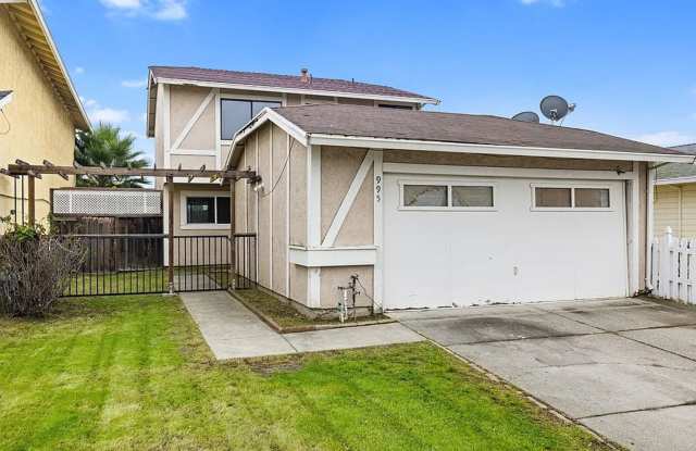 Fairfield, Remodeled 4 Bedroom Home on Quiet Court with Flexible Layout