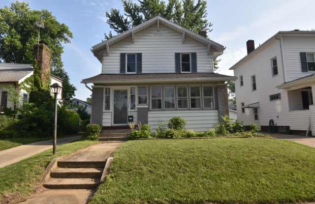 Photo of Near Notre Dame 2 Story 3 bedroom with 2 car garage