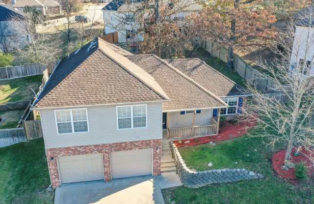 Single-Family Home in Black Oak Estates, Branson