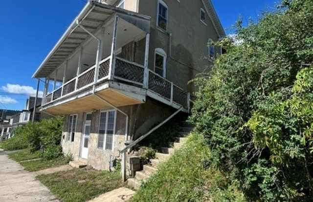 3 bedroom 1 bathroom
