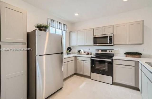 101 NE 3rd Ct
