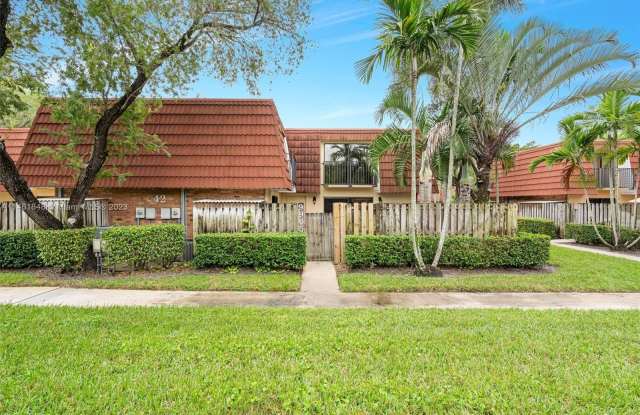 9905 NW 6th Pl - 9905 Northwest 6th Place, Plantation, FL 33324