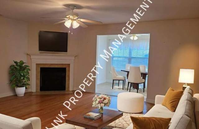 Beautiful 2 bedroom 2 full bath Condo near Missionary Ridge with garage, washer and dryer and gas fireplace