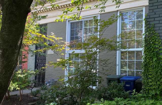 Photo of 825 F Street NE