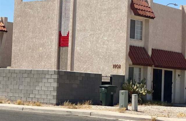 1508 W 9 PL