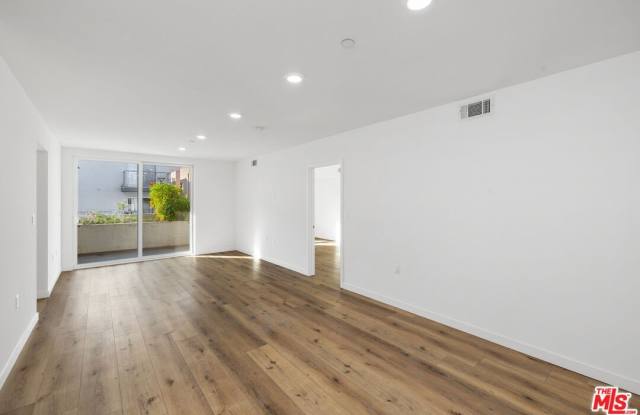 5229 Willowcrest Ave