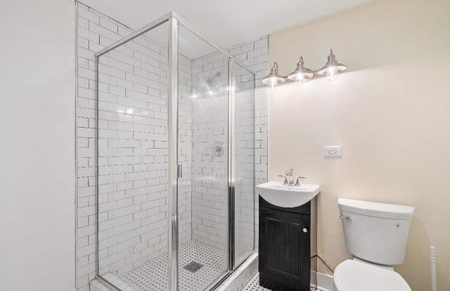 2001 Mcdaniel Avenue