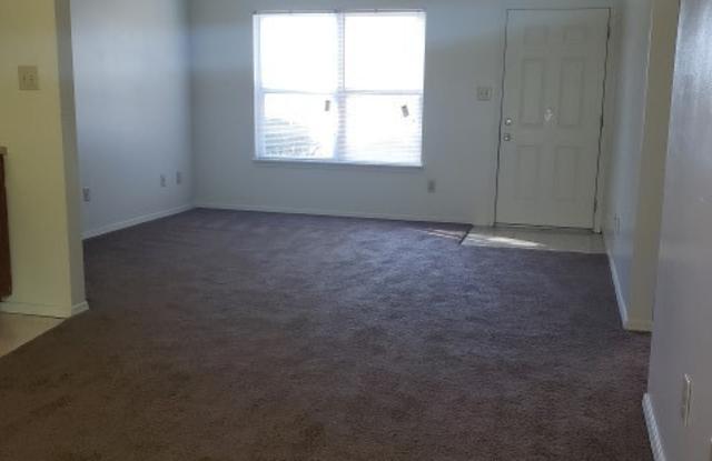 3 bedroom, 2 bath House: Available August 2026!