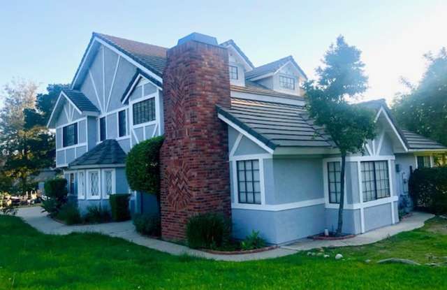 Photo of 10947 Canoga Ave