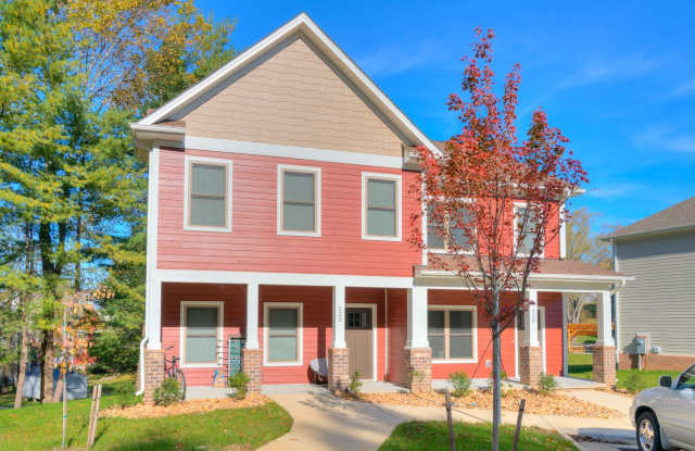 3 Bed 3.5 Bath Townhouse in Uptown Village