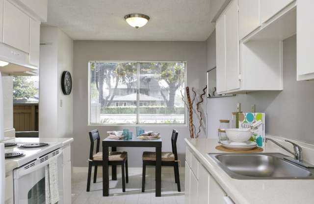 Photo of eaves Union City