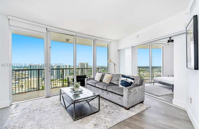 1750 N Bayshore Dr