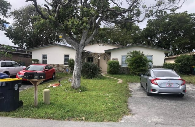 5513 SW 24th Ave - 5513 West Lake Drive, Dania Beach, FL 33312