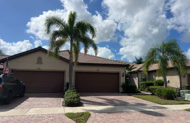 2 bedroom, 2 bathroom attached villa home in Islandwalk!