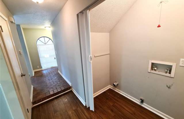 Photo of Charming 3-Bed, 2-Bath Townhouse in the Heart of Montgomery